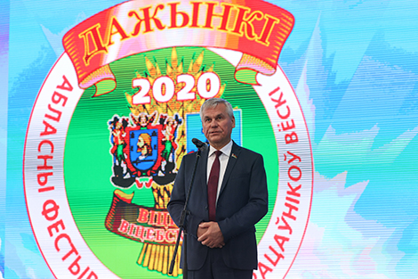 Лукашенко поздравил аграриев Витебской области с 