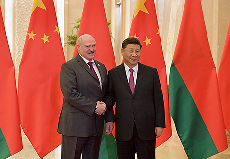 Лукашенко поздравил Си Цзиньпина с днем рождения