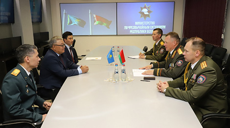 Синявский обсудил с послом Казахстана актуальные вопросы взаимодействия МЧС двух стран