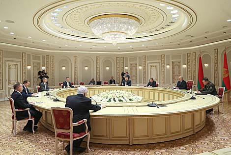 Лукашенко: Беларусь не заинтересована в конфликтах - ни в горячих, ни в замороженных