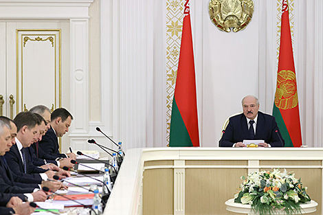 Лукашенко о перераспределении полномочий: добавим кому мало, но и ответственность перейдет к ним
