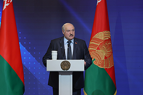 Лукашенко: государство должно заботиться о гражданах, но и люди должны вносить вклад в его развитие