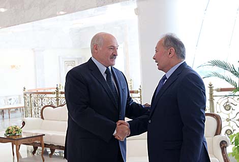 Лукашенко встретился с Курманбеком Бакиевым и поздравил его с юбилеем