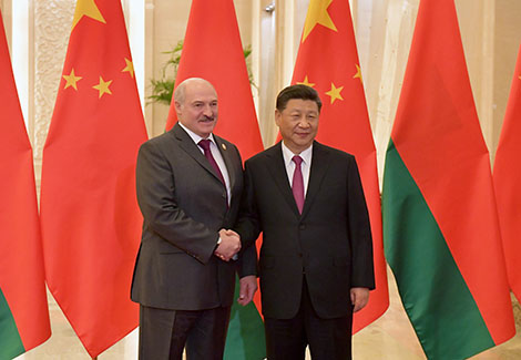 Лукашенко поздравил Председателя КНР Си Цзиньпина с днем рождения
