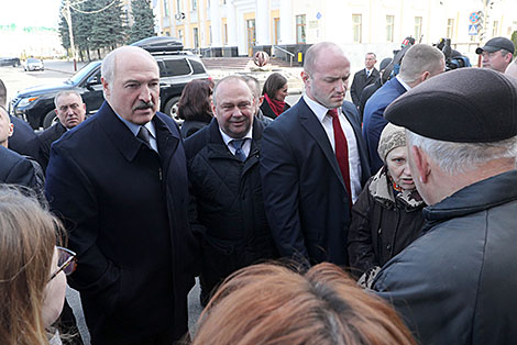 Лукашенко обсудил с жителями Барановичей цены, зарплаты и пенсии