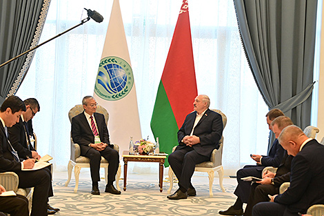 Лукашенко: на ШОС смотрят как на будущее, очень влиятельный полюс