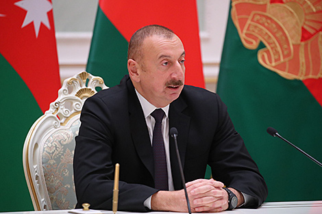 Алиев по телефону поздравил Лукашенко с победой на президентских выборах