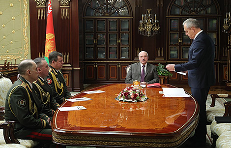 Лукашенко назначил новых министра обороны и начальника Генштаба