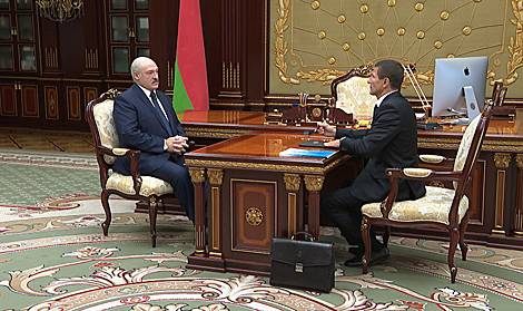 Лукашенко провел встречу с начальником ОАЦ