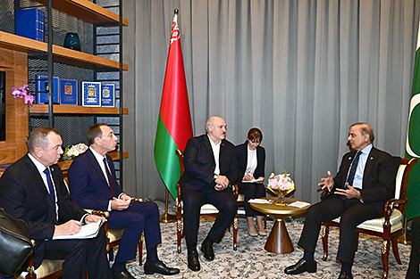 Лукашенко встретился с премьер-министром Пакистана Шахбазом Шарифом