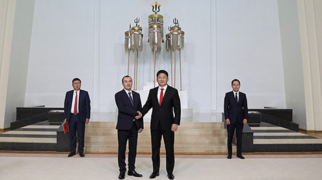 Посол Беларуси вручил верительные грамоты президенту Монголии
