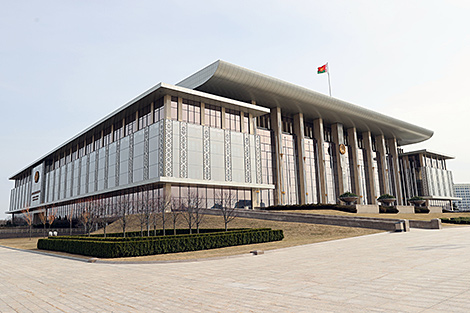 Лукашенко удостоил государственных наград депутатов и сенаторов