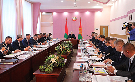 Лукашенко провёл в Костюковичах совещание о развитии юго-восточных районов Могилевской области