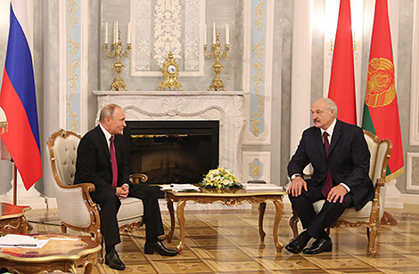 Лукашенко поздравил Президента России Владимира Путина с днем рождения