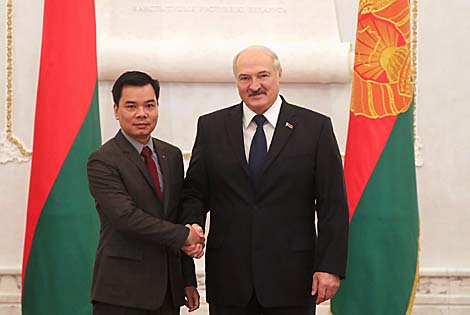 Лукашенко: Беларуси и Вьетнаму нужно активнее работать над реализацией достигнутых договоренностей