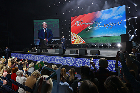 Лукашенко: выборы состоялись, и они законны