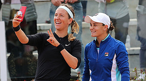 Azarenka, Barty breeze into French Open doubles second round