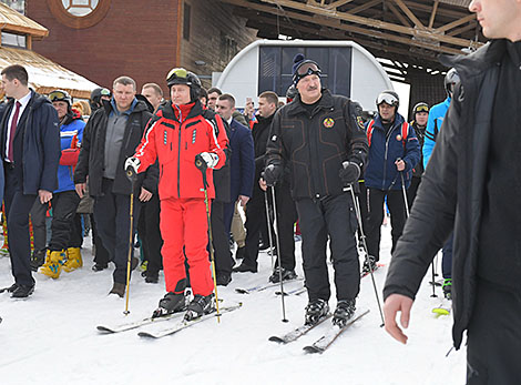 Lukashenko, Putin hit slopes in Sochi
