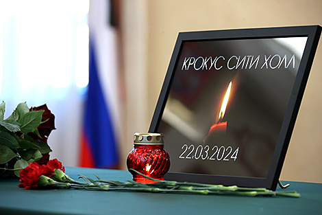 Belarusians leave messages in condolence book in Russian Embassy