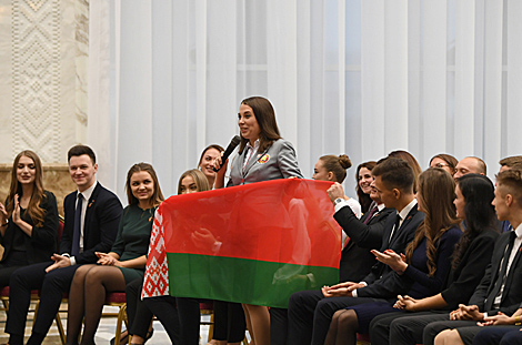 Lukashenko upholds BRSM’s idea to popularize state symbols more broadly