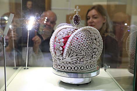 Replica of Russia's Great Imperial Crown on display in Vitebsk