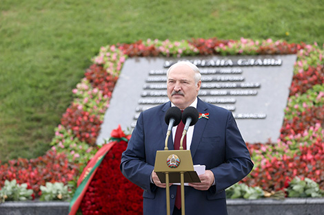 Lukashenko urges young people to preserve independent Belarus, its achievements