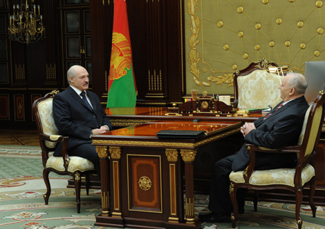 Lukashenko talks politics, economy with Narodnaya Volya editor-in-chief