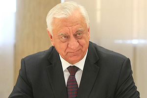 Myasnikovich suggests holding Belarus-France forum of regions in 2017