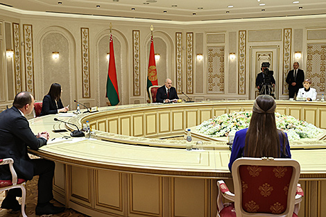 Lukashenko calls to form united front against color revolutions