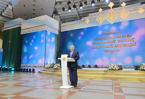 Lukashenko calls on university graduates to maintain peace in Belarus