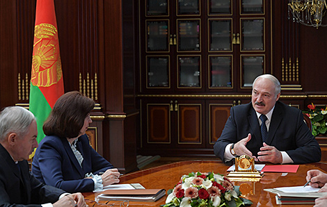 Lukashenko compares coronavirus pandemic and mid-1990s