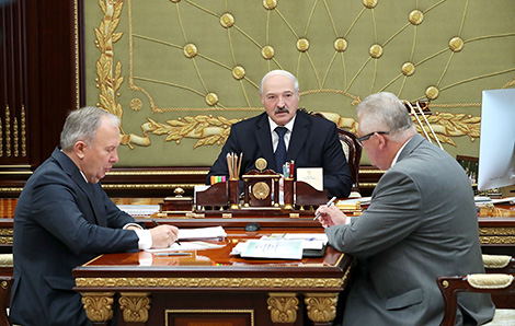 Lukashenko instructs to raise salaries in social sector
