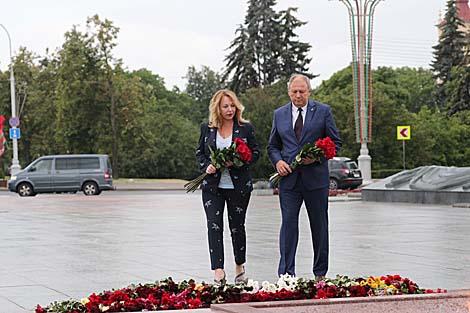 Румас возложил цветы к обелиску на площади Победы в Минске