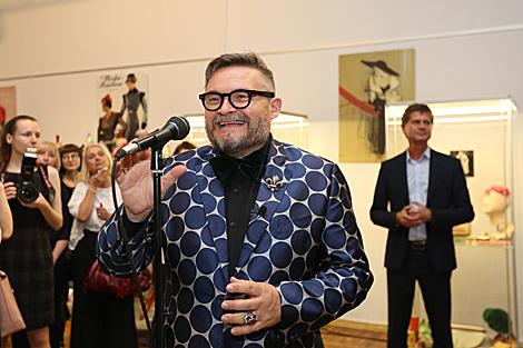Историк моды Александр Васильев покажет в Минске коллекцию бальных платьев