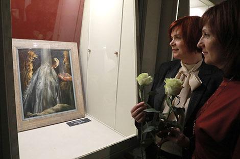 Поставские пейзажи и портреты: в Минске открылись выставки белорусских художниц