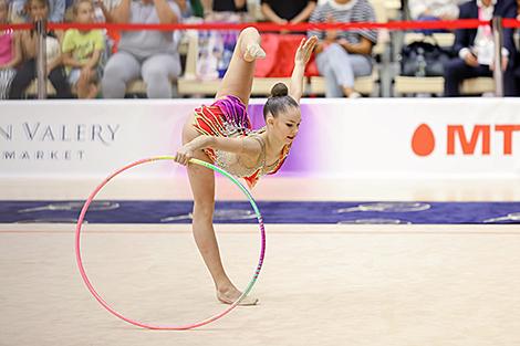 Белорусская гимнастка Анастасия Салос взяла серебро на турнире в Сочи