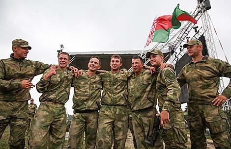 Белорусские военнослужащие победили в биатлоне конкурса 