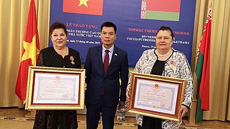 Иванова и Петкевич удостоены государственных наград Вьетнама