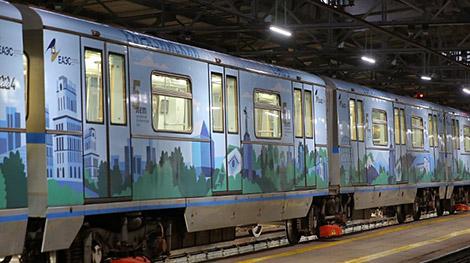 Строки Купалы, БелАЗы и белорусские продукты - в московском метро запустили поезд к пятилетию ЕАЭС