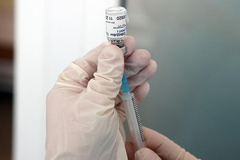 Более 211 тыс. человек в Беларуси получили первую дозу вакцины против COVID-19 - Минздрав