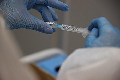 Минздрав: более 6,5 млн белорусов прошли полный курс вакцинации против COVID-19