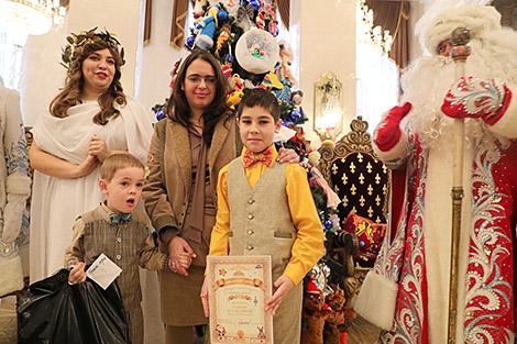 Победителей конкурса новогодней игрушки наградили в Большом театре