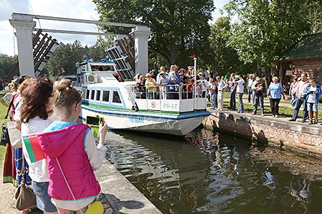 Новый корабль и центр для велотуристов: стало известно о новинках сезона на Августовском канале