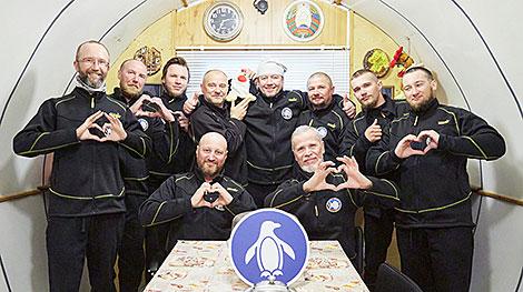 Белорусские полярники поздравили женщин с 8 Марта