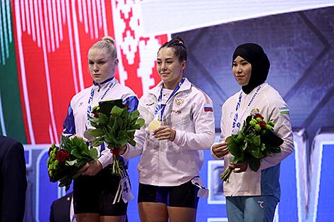 Белоруска Алина Щепанова взяла серебро в турнире по тяжелой атлетике II Игр стран СНГ