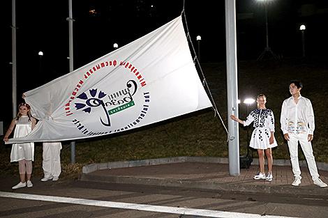 В Витебске ночью со световым шоу подняли флаг 