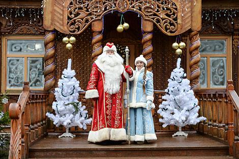Поместье Деда Мороза в Беловежской пуще в предновогодний период посещают 6-7 тыс. туристов в день