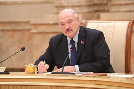 Лукашенко пообещал ответить на письмо Брижит Бардо о защите животных