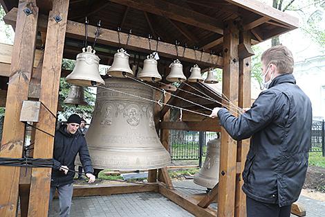 В Жировичский монастырь к юбилею доставили 12 отлитых в России колоколов