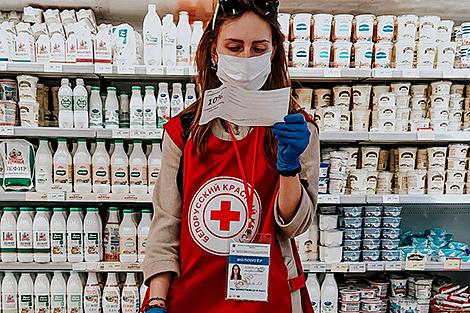 Тонны воды, обеды и почти 300 пульсоксиметров: Красный Крест и партнеры помогают в борьбе с COVID-19